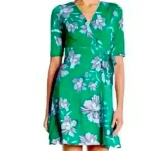 Vince Camuto Kelly Green floral slimming, comfy wash and hang wrap dress-size 8